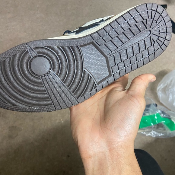 Jordan 1 high size 8.5 man - Picture 6 of 8